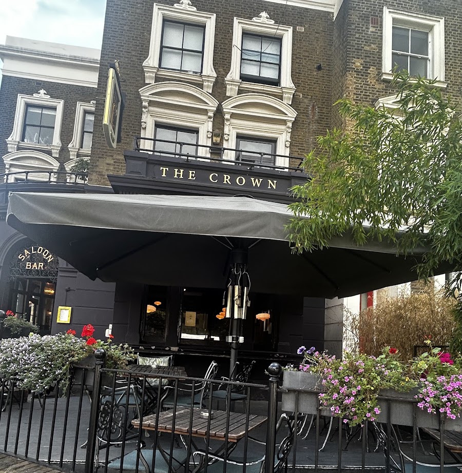 The Crown, photo 5