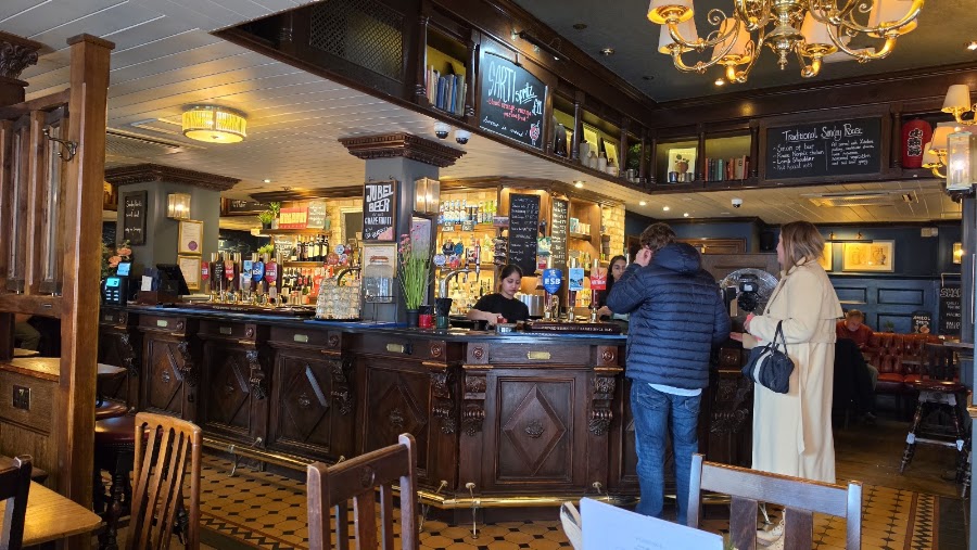 Fuller's Ale & Pie House, photo 3