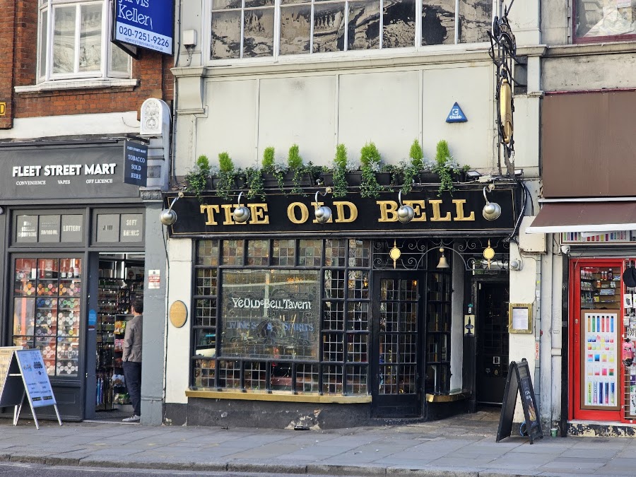 The Old Bell Tavern, photo 3