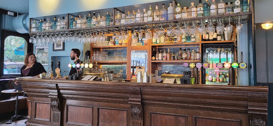 The Queen Charlotte, photo 2