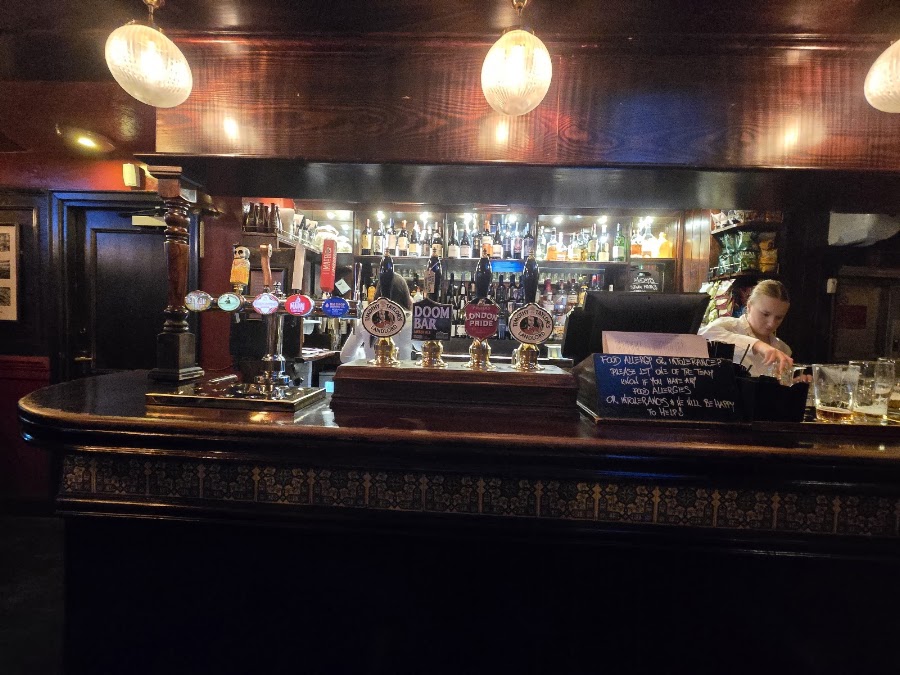 Cock & Lion, photo 5