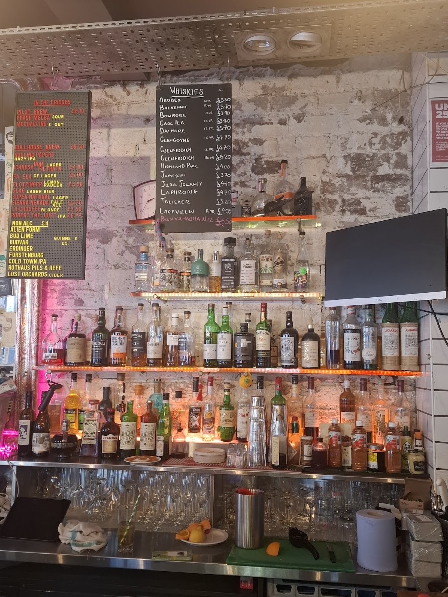 Dukes Bar, photo 4