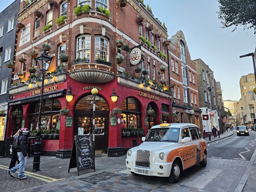 Crown & Anchor, photo 4