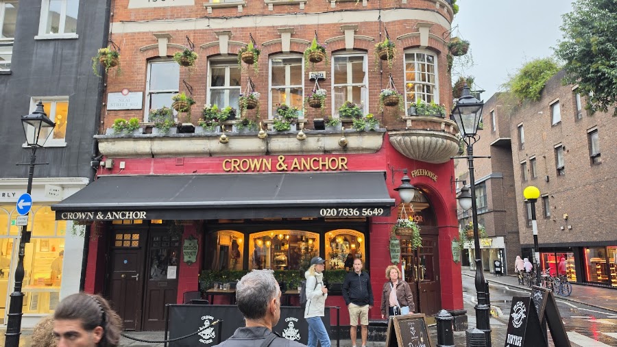 Crown & Anchor, photo 5