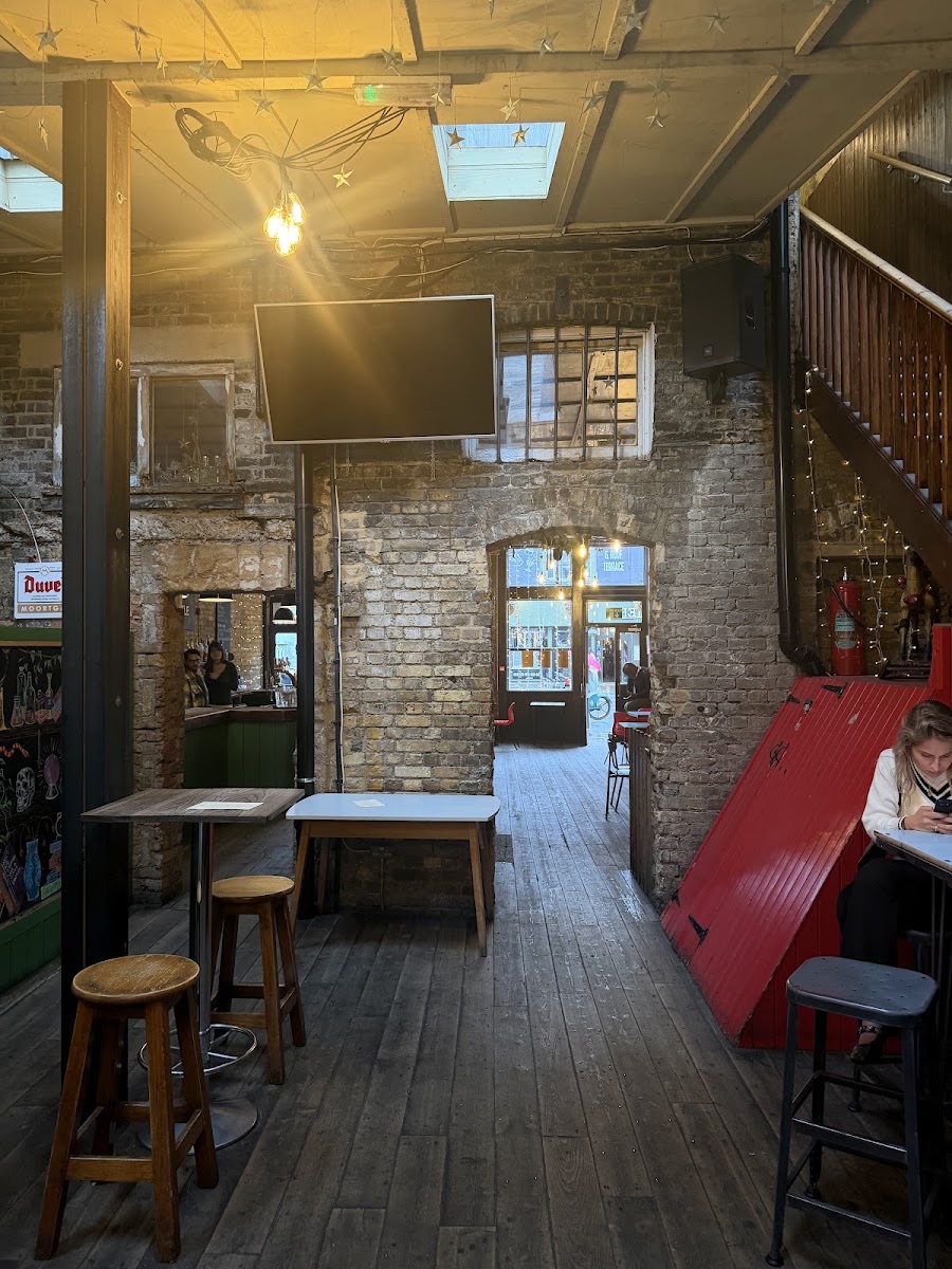 The Crown and Shuttle, photo 5
