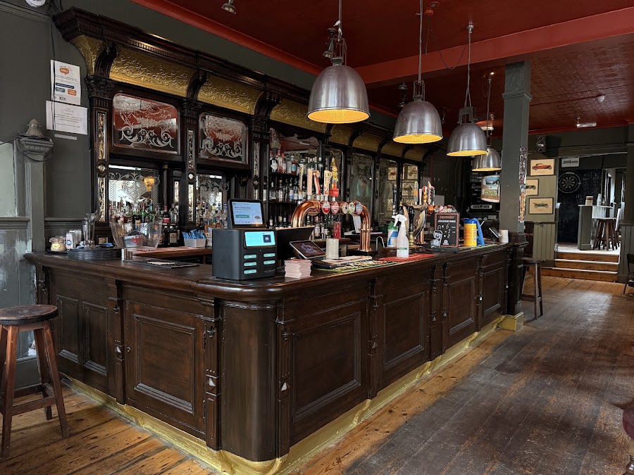 The Crown, photo 4