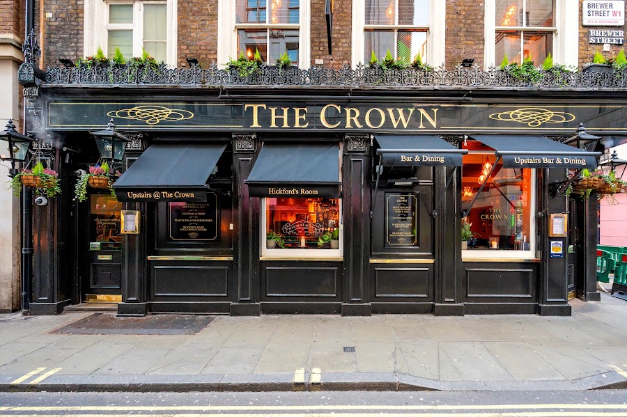 The Crown, photo 3