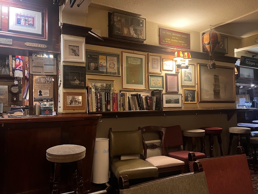 The Plume of Feathers, photo 4