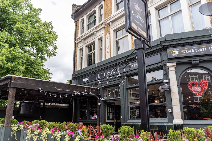 The Crown, photo 3