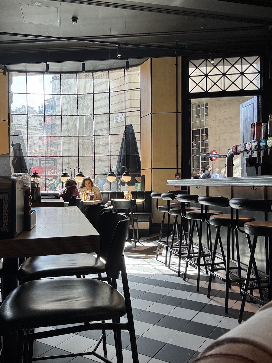 Black Tap Craft Burgers & Beer - Soho, London, photo 5